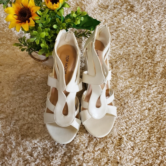 TOP Moda Shoes - NWOB, Top Moda White Wedges Size 6